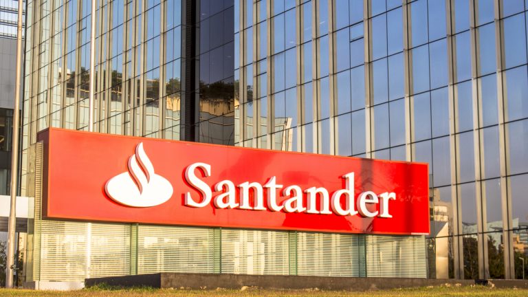 Fachada do prédio Santander em São Paulo