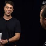 Luiz Alves em conversa com fã do Bitcoin em quadro do Spotniks