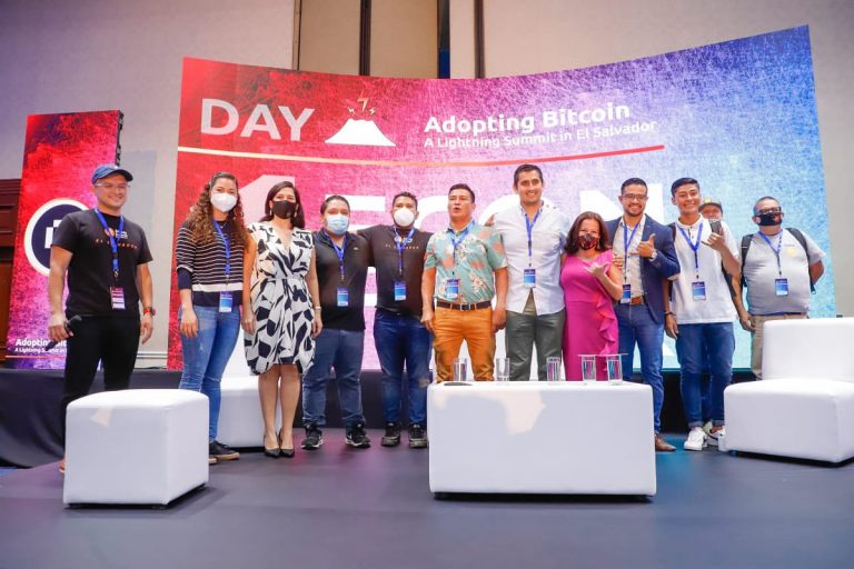 Palestrantes do primeiro dia do evento Adopting Bitcoin em El Salvador