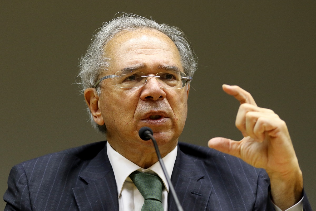 O ministro da economia, Paulo Guedes,fala à imprensa no auditório do ministério da economia em Brasília