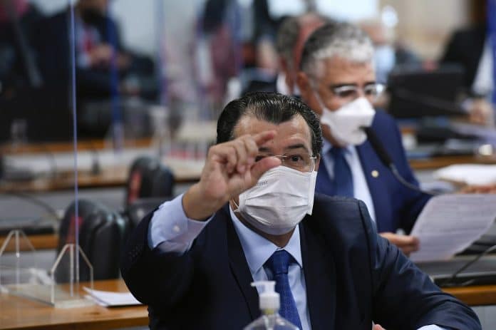 Senador Eduardo Braga no Brasil pirâmide Bitcoin