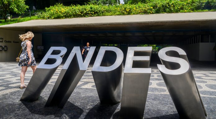 Símbolo do BNDES no Rio de Janeiro blockchain