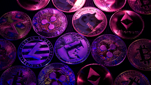 Altcoins com fundo vermelho. (Imagem Pixabay)
