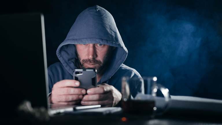 Investidor perde R$ 65,7 milhões em Bitcoin após cair em golpe de notificação falsa