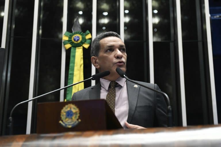 À tribuna, em pronunciamento, senador Mecias de Jesus Republicanos-RR