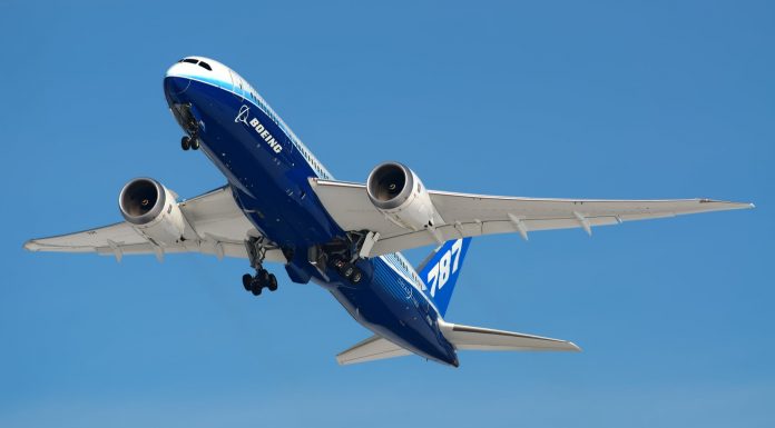 Avião da Boeing no ar