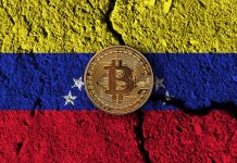 Bandeira da Venezuela quebrada e Bitcoin em cima