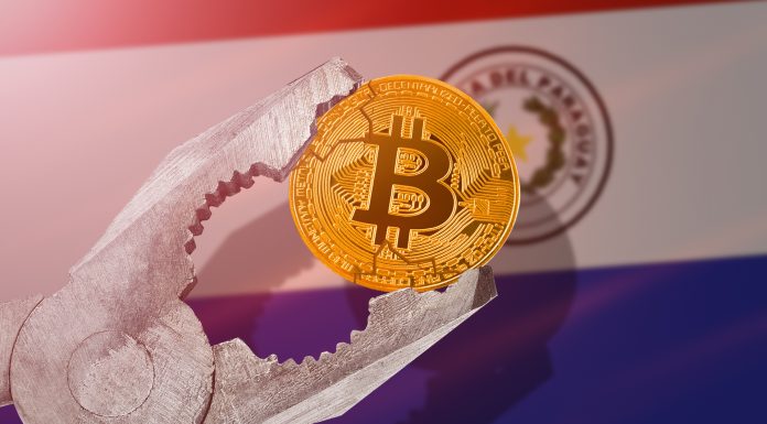 Bandeira do Paraguai e Bitcoin sob pressão