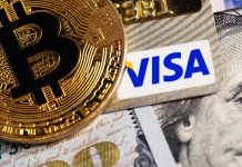 Bitcoin, Cartão Visa e Dólar ao fundo criptomoedas