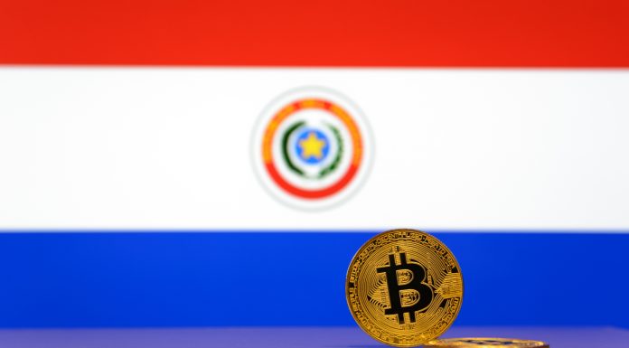 Bitcoin na frente de bandeira do Paraguai