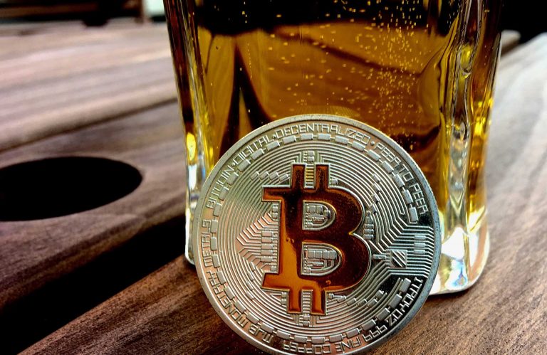 Cerveja Satoshi: Empresa lança cerveja em homenagem ao criador do bitcoin