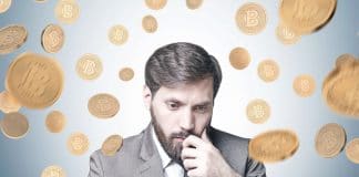 Homem pensativo sob uma chuva de Bitcoin