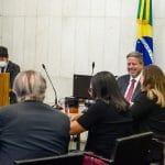Presidente da Câmara dos Deputados, Arthur Lira, em conversa com líderes