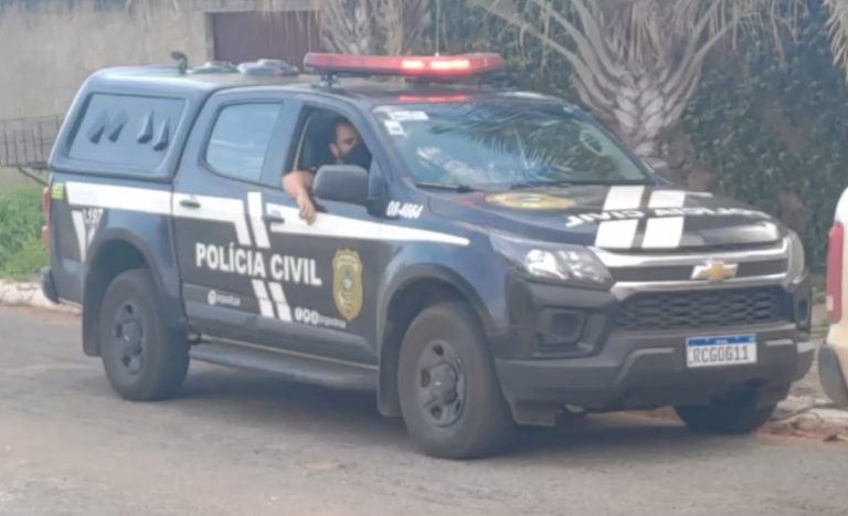 Viatura da Polícia Civil de Goiás durante operação