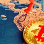 Alfinete na parte do Peru do mapa do mundo e Bitcoin