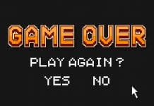 Game Over em jogo, mensagem pergunta se gamer quer jogar novamente, Sim ou Não
