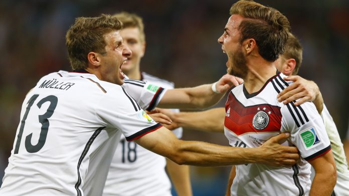 Gotze, da Alemanha, comemora gol durante a partida final da Copa do Mundo de 2014 entre Alemanha e Argentina no Estádio do Maracanã