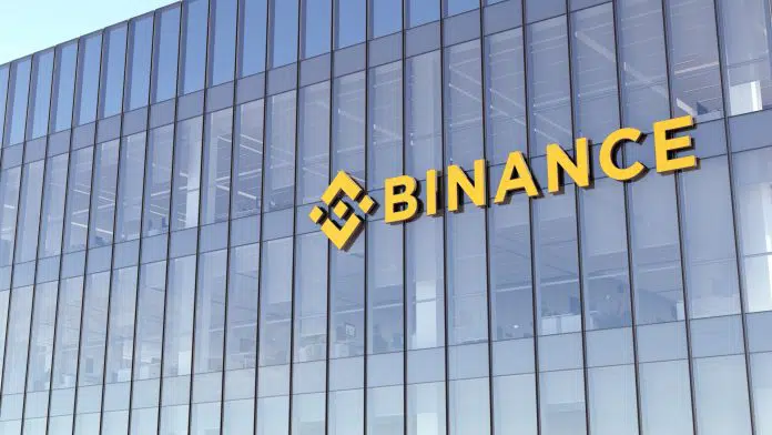 Símbolo da Binance em edifício, corretora de Bitcoins