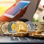 Moedas físicas de Bitcoin e altcoins
