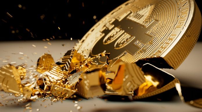 Moeda de Bitcoin quebrando após queda