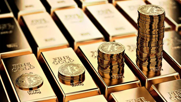 Pilhas de Bitcoin e barras de ouro