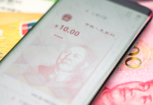 Celular e moeda da China
