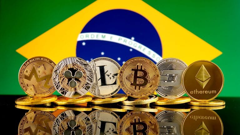 Criptomoedas e bandeira do Brasil