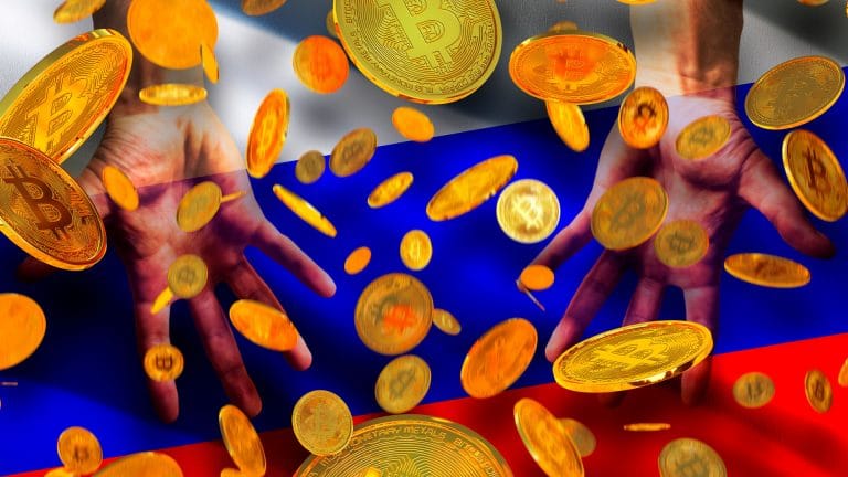 Bandeira da Rússia e moedas de Bitcoin
