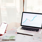 trader grafico subindo