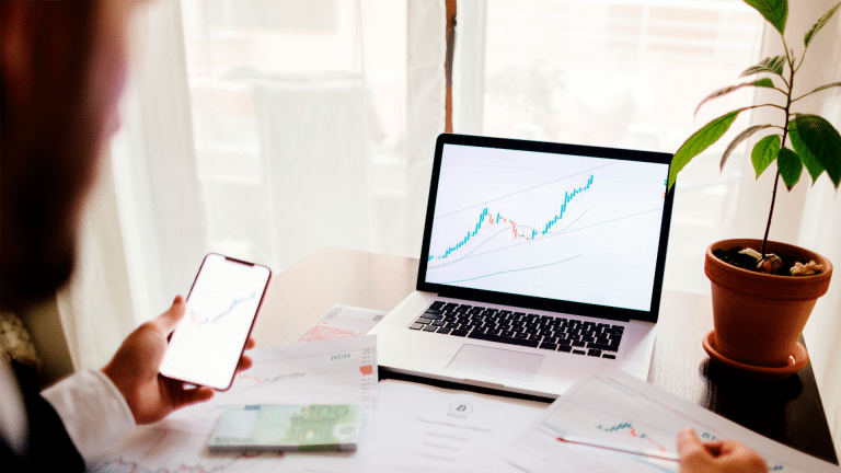 trader grafico subindo