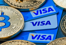 Cartão da Visa com moeda física de Bitcoin