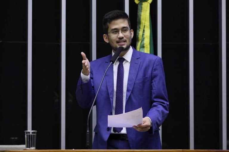 Deputado Federal Kim Kataguiri em plenário