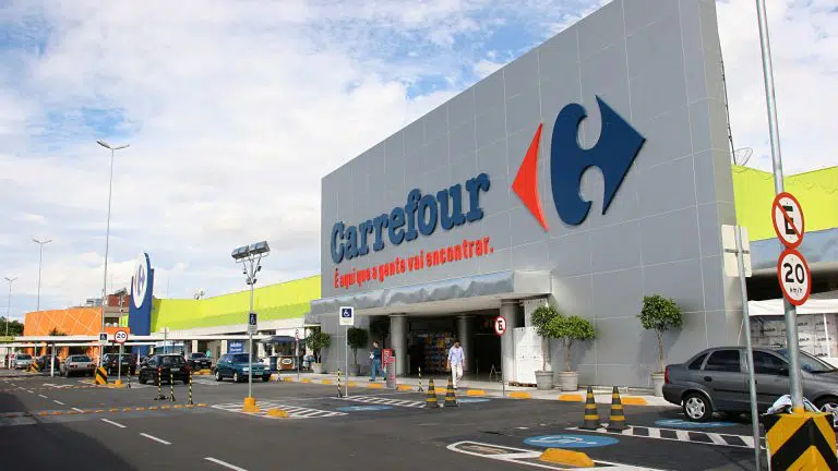 Fachada do Carrefour em São Paulo, Brasil