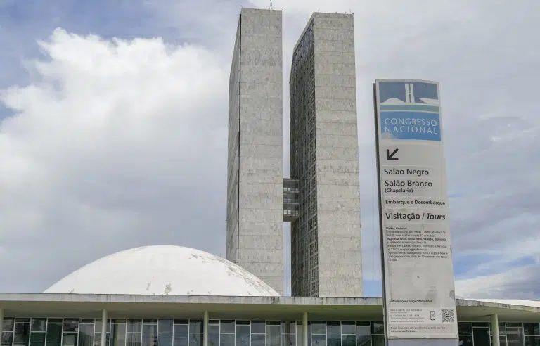 Fachada do Congresso Nacional, a sede das duas Casas do Poder Legislativo brasileiro