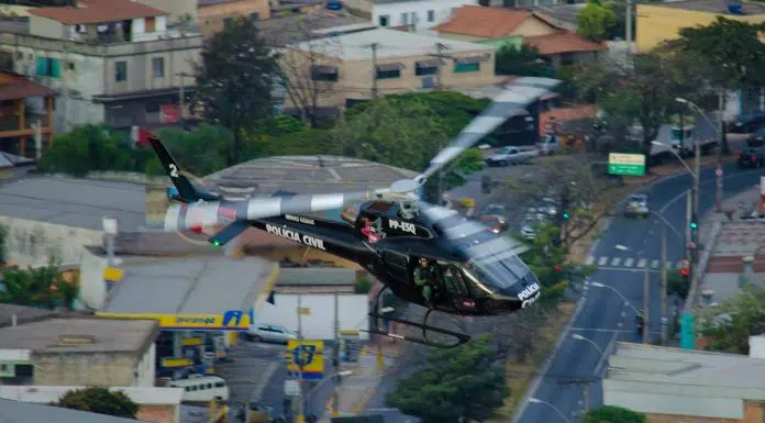 Helicóptero da Polícia Civil de Minas Gerais voando