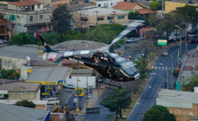 Helicóptero da Polícia Civil de Minas Gerais voando