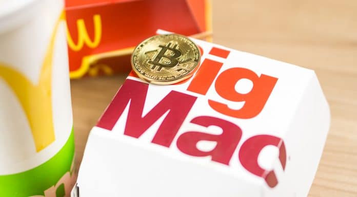 Moeda de Bitcoin substituindo o B de Big Mac, lanche popular do McDonalds