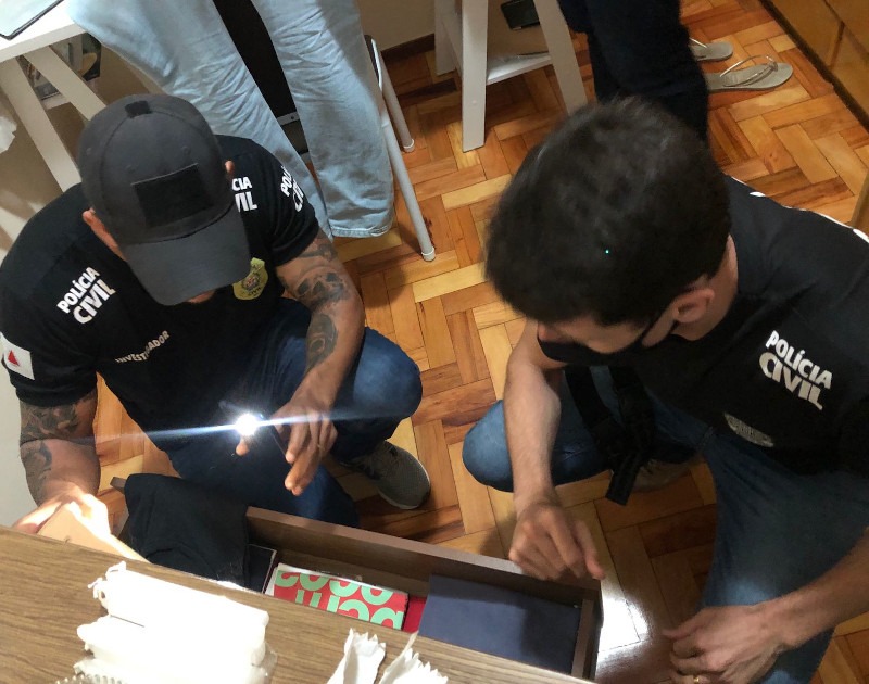 Polícia Civil de Minas Gerais em operação contra golpe de criptomoedas e dois suspeitos