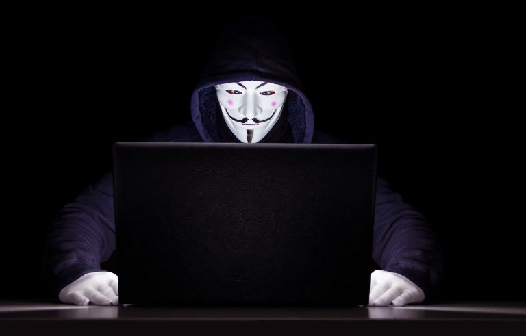 Hacker revela bug da Coinbase que permitia comprar 50 bitcoins com 50 Shiba Inu