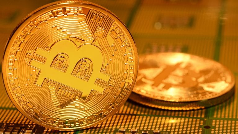 bitcoin físico sobre cpu do computador