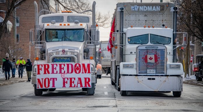 Caminhoneiros protestando no Canadá.
