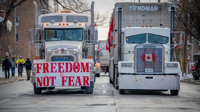 Caminhoneiros protestando no Canadá.