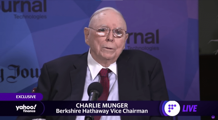 Charlie Munger em conversa com o Yahoo Finance.