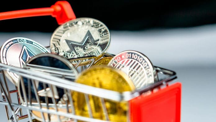 Carrinho de mercado com criptomoedas