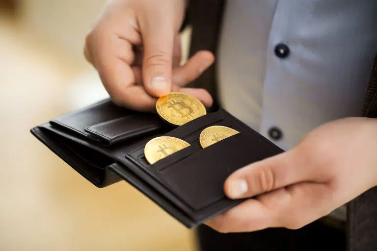 moeda digital de ouro em carteira