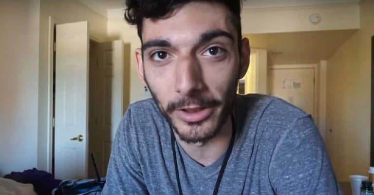 YouTuber dá golpe com criptomoeda em seguidores, compra carro novo e diz que eles “mereceram”