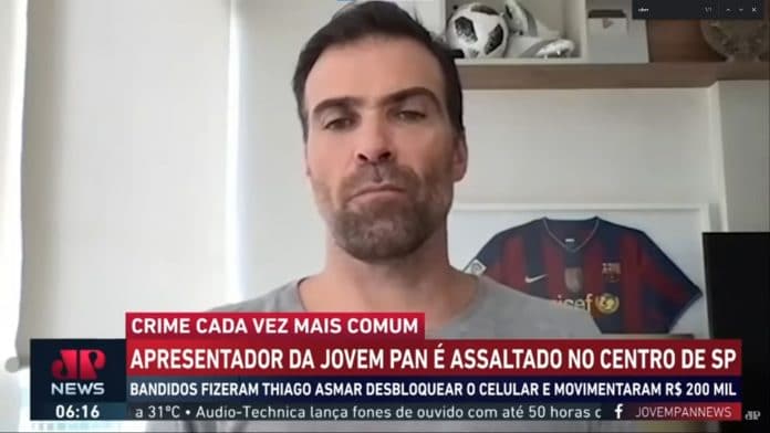 Thiago Asmar, conhecido como Pilhado, apresentador da Jovem Pan.