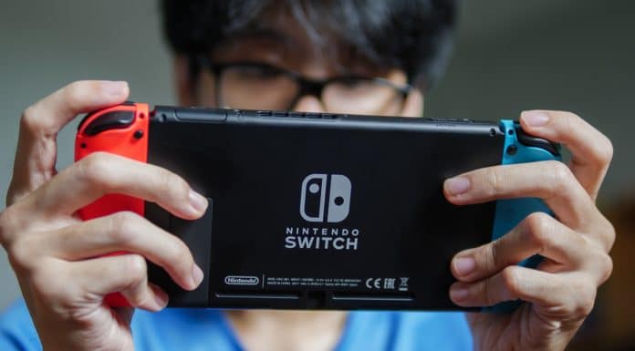 Jogador com Nintendo Switch