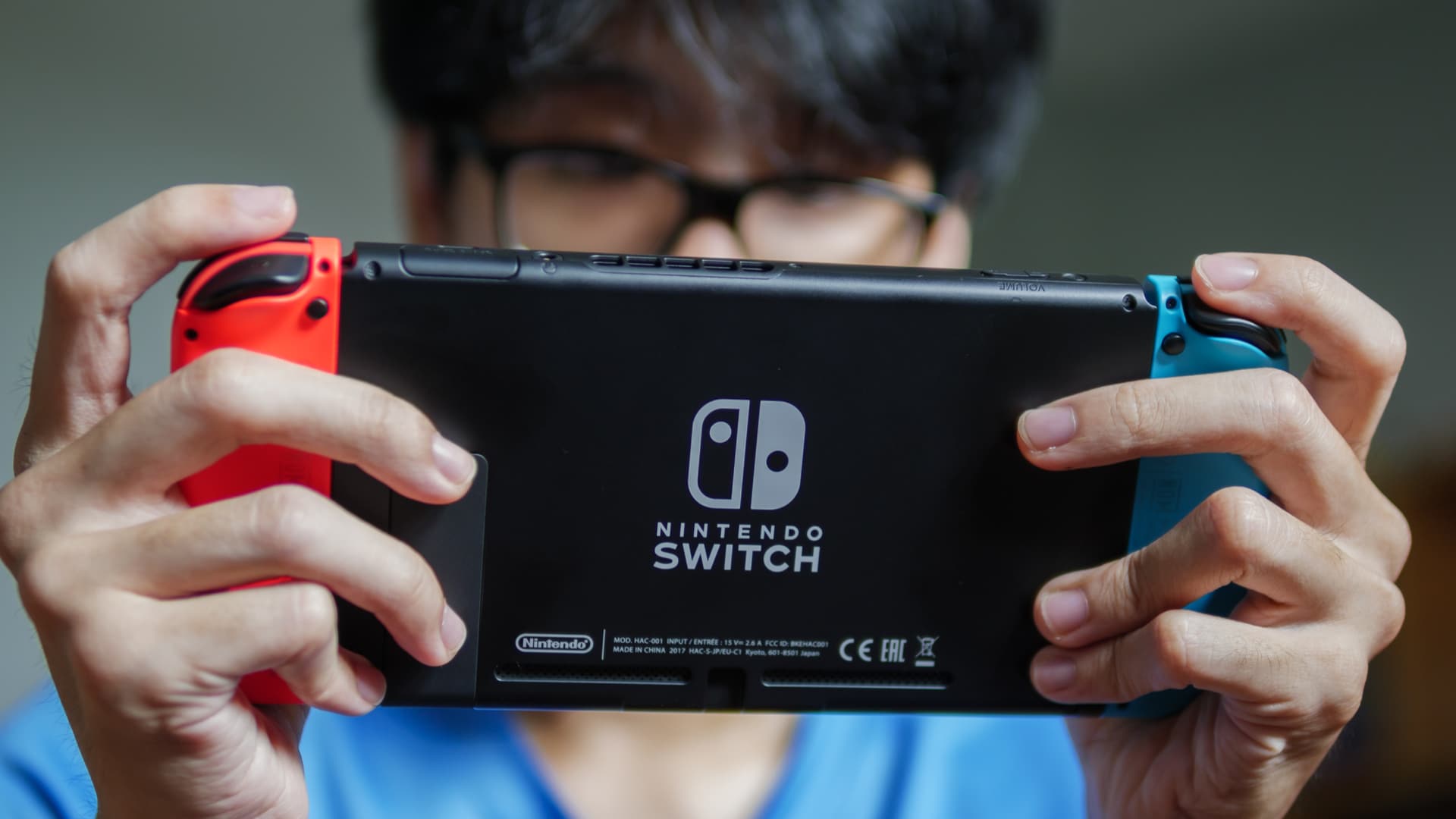 Jogador com Nintendo Switch