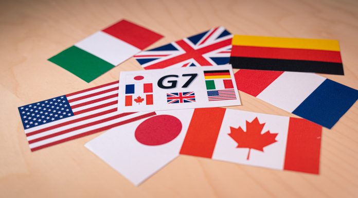 Bandeiras dos países que compõem o G7